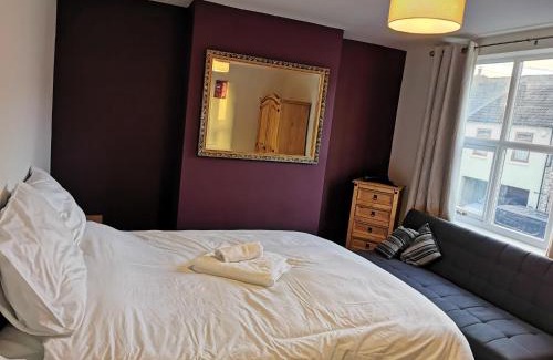 Kidderminster House | Family Friendly I Pets Welcome I Short Walk to Railway Station I 10min Drive to Safari Park