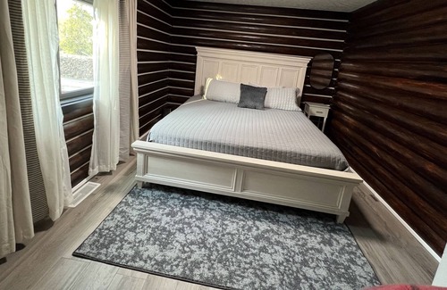 Wasilla Ski Chalet | Family friendly lakefront chalet with hot tub and master suite