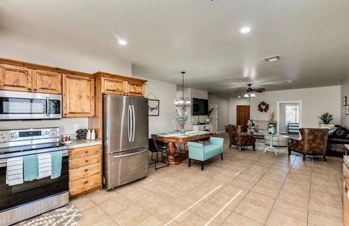 Golden Springs House | Family-Friendly Luxury ~ Superstition Mtn Desert Escape, No Stairs, New Remodel