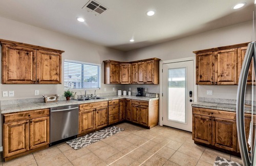 Golden Springs House | Family-Friendly Luxury ~ Superstition Mtn Desert Escape, No Stairs, New Remodel