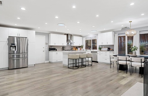 Fullerton House | Family Friendly Modern Luxury SoCal Hot Tub Retreat - Minutes from Disneyland