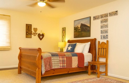 Nocona Other | Family- friendly Rustic Cabin on a Peaceful and scencic Farm
