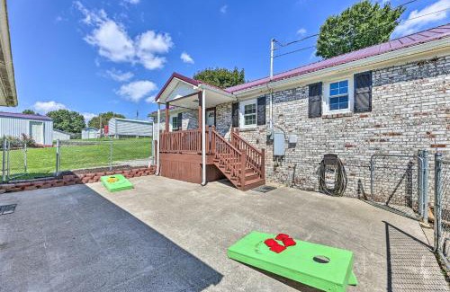 Summerlee House | Family-Friendly Sanctuary BBQ, Patio and Yard