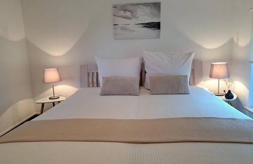 Stangheck House | Family-friendly semi-detached house with large garden and fireplace for up to 5 prs.