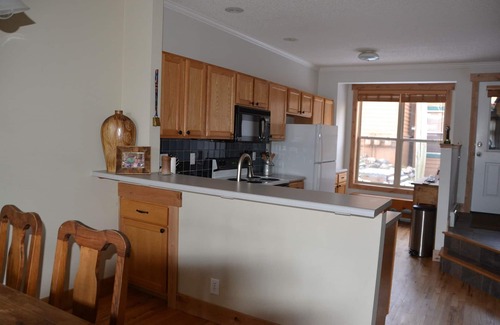 Wildernest House | Family Friendly/Spacious Town Home w/Mountain views