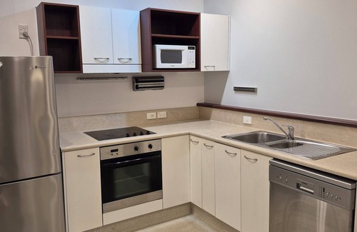 Wellington Apartment | Family friendly two bedroom apartment with secure free carparking. Pool &Gym too