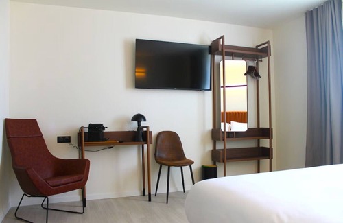Signes Hotel | Family Friendly units w/pool near local attractions and Nature parks | 2 Units