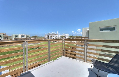 Corpus Christi Condo | Family Friendly Condo w/Gulf Views-Private Walkable Beach Access, Pool Onsite!