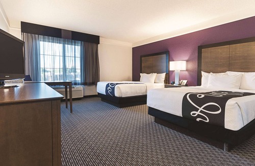 Grand Junction Hotel | Family-Friendly Hotel Room w/Comfortable Amenities – Pool and Hot Tub