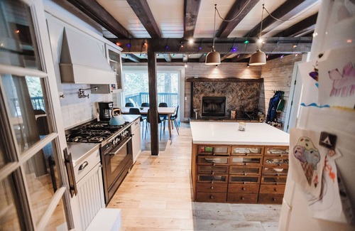 Rimforest House | Family-friendly, Serene and Stylish 4-bedroom house in Twin Peaks