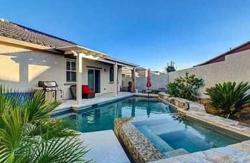 North Las Vegas House | Family friendly home. Perfect for snowbirds. Only 20 min to strip. Pool/hot tub.
