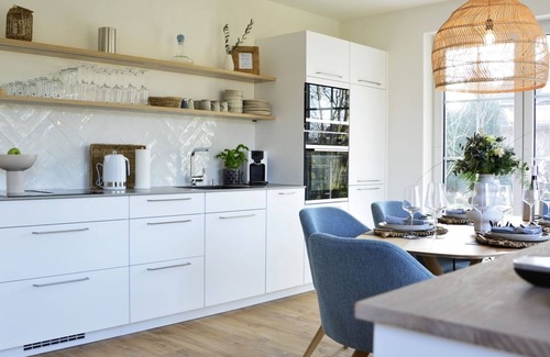 Tossens Apartment | Family-friendly vacation apartment with sauna and fireplace