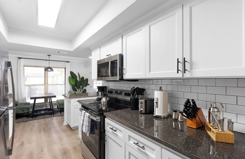 North San Antonio - SAT House | Family Fun Oasis ~ Heated Pool ~ Hot Tub ~ Game Room ~ Outdoor Bar ~ Fire Pit