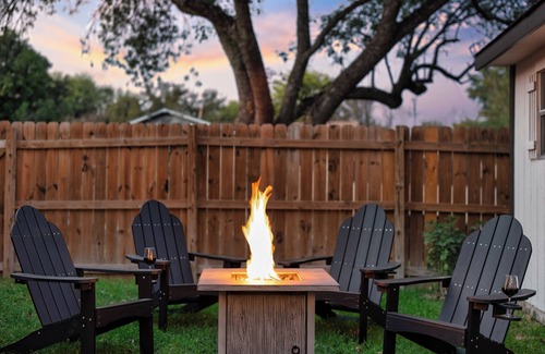 North San Antonio - SAT House | Family Fun Oasis ~ Heated Pool ~ Hot Tub ~ Game Room ~ Outdoor Bar ~ Fire Pit