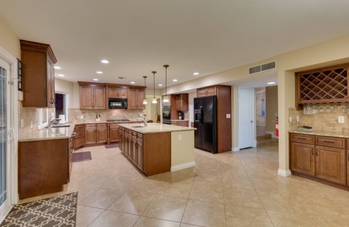 Rancho Oakey House | Family Fun, Pickleball, Pool/Spa, Water slide