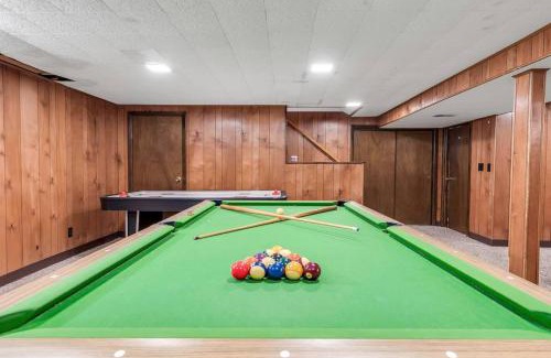 Cheektowaga House | Family Fun Pool Central Airport
