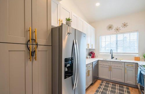 North Scottsdale Apartment | Family Fun-Sport Court & Game Room with King Bed - 2 Self-Check In - H2162