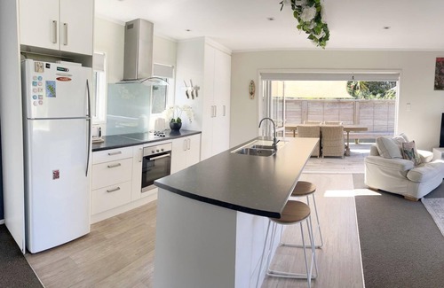 Mangawhai House | Family Fun - Sunny, fully-fenced, holiday home - walk to the village, markets, Bennetts, Tavern and more