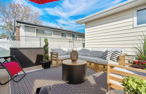 Northeast Edmonton House | Family Game Escape: Pet-Friendly, Arcade & Coffee Bar, 15 Min to Downtown