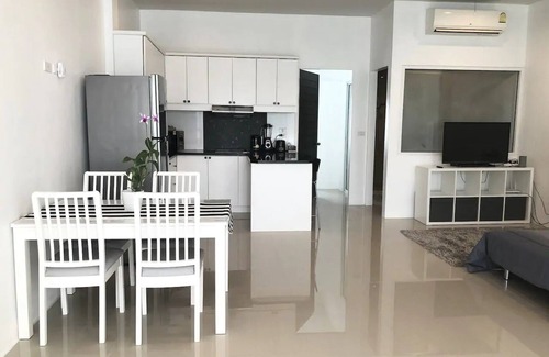 Kamala Condo | ♥ Family Getaway Condo ♥ 1BR | 2 extra beds | Pool | Beach