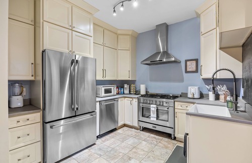 Wilmington Historic District House | Family Getaway Downtown Retreat - Pets Okay King Bed - Fire Pit - FREE Parking!