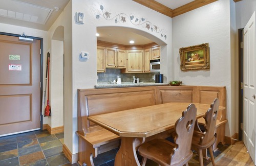 Zermatt Villa | Family Getaway~Pool, Hot Sprng, Scuba & Ice Castles Villa 1027-2