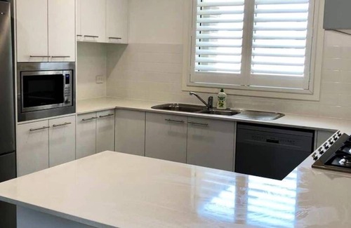 Shellharbour House | Family Getaway With LARGE Parent Retreat!