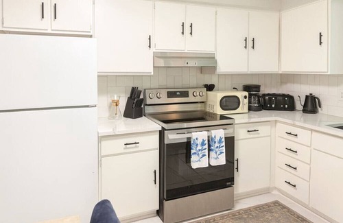 Ann Arbor House | Family & Group Getaway|Sleeps 11|Close to U of M