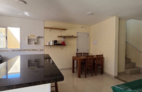 Maranduba House | Family house - Suites with air conditioning, swimming pool and barbecue, 250m from Sapê beach.