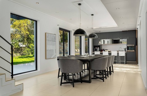 Hout Bay Apartment | Family Haven With Mountain Views, No Loadshedding