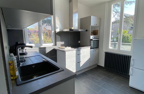 Valence House | Family home a stone's throw from the town center