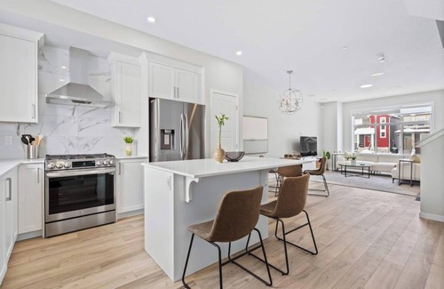 Calgary House | Family Home in Livingston 4 Bed, 3.5 Bath
