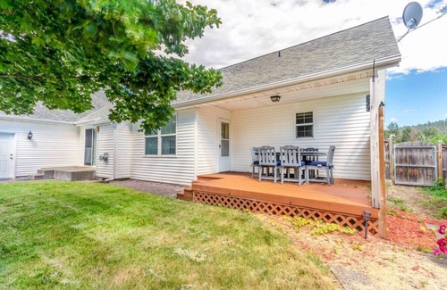 Post Falls Apartment | Family Home w/Pool Table + Fall Weekly Discounts