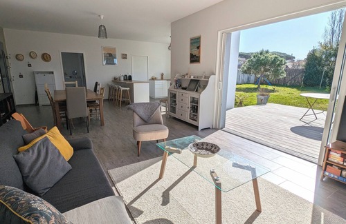 Prefailles House | Family home with garden just a stone's throw from the ocean
