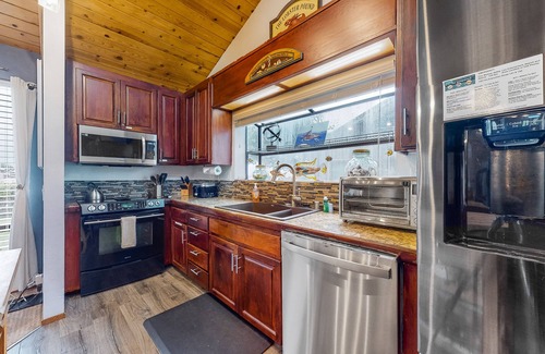 Sea Ranch House | Family home with private hot tub, pool access & game room - dog-friendly