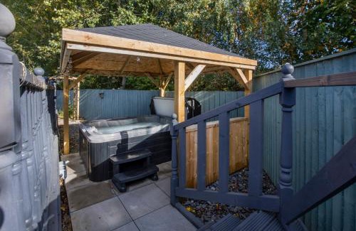Fangfoss House | family honeybeelodge york Hot Tub and wood burner