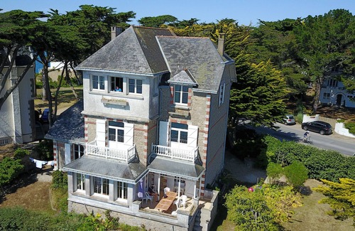 Le Pouliguen Villa | Family house 'feet in the water' in Le Pouliguen facing the bay of La