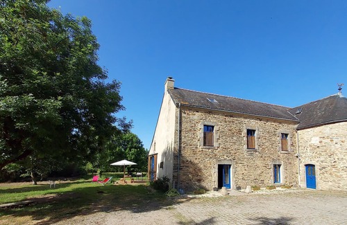 Surzur House | Family house of character in a bucolic setting