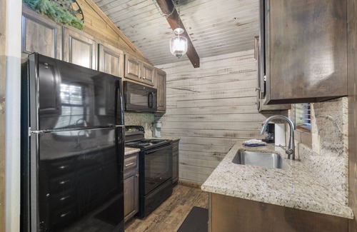 Indian Point Villa | Family Lakefront Cabin Only Minutes from SDC! - Indian Point (C14)