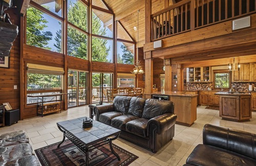 Truckee House | Family Lodge: 9 Min to Donner Lake w/EV Charger, Games, Large Decks & Bunk Room