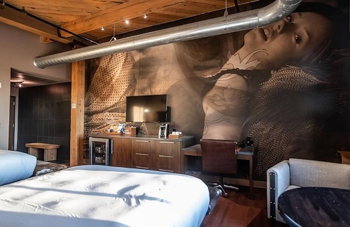 Fifth Ward Hotel | Family Oasis, Brew City Charm, Short Drive To Discovery World, Pets Allowed