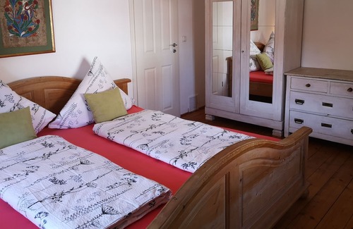Traunstein House | Family oasis "Haus am Mühlbach" with its own garden in the center of Traunstein