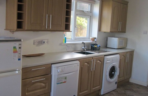 Porthleven House | Family & pet friendly bungalow with parking & garden in Cornish fishing village