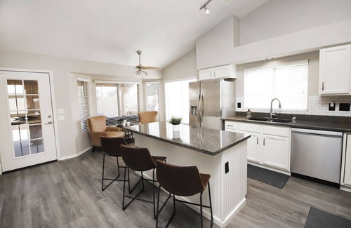 Superstition Springs House | Family Pool Paradise-4BR Near Airport and AZ AthleticGrounds with BBQ