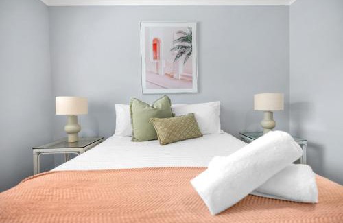 Edge Hill Apartment | Family Retreat - A Spacious Poolside Stay