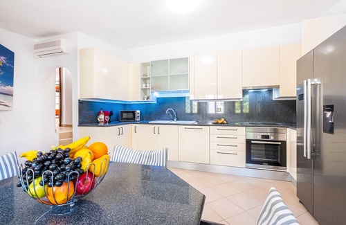 Montechoro Villa | Family retreat w/pool & BBQ in Montechoro