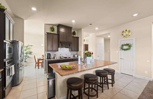 Oak Point House | Family retreat with Pool Access