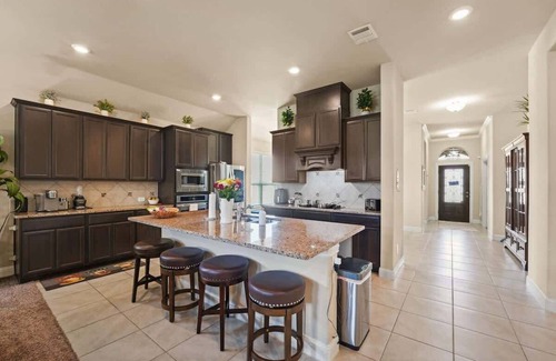 Oak Point House | Family retreat with Pool Access