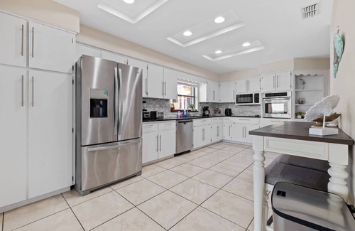 Jasmine Estates House | Family Retreat with Heated Pool, Playground, Ping Pong Table