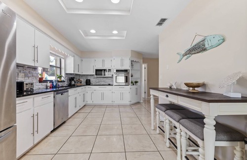 Jasmine Estates House | Family Retreat with Heated Pool, Playground, Ping Pong Table